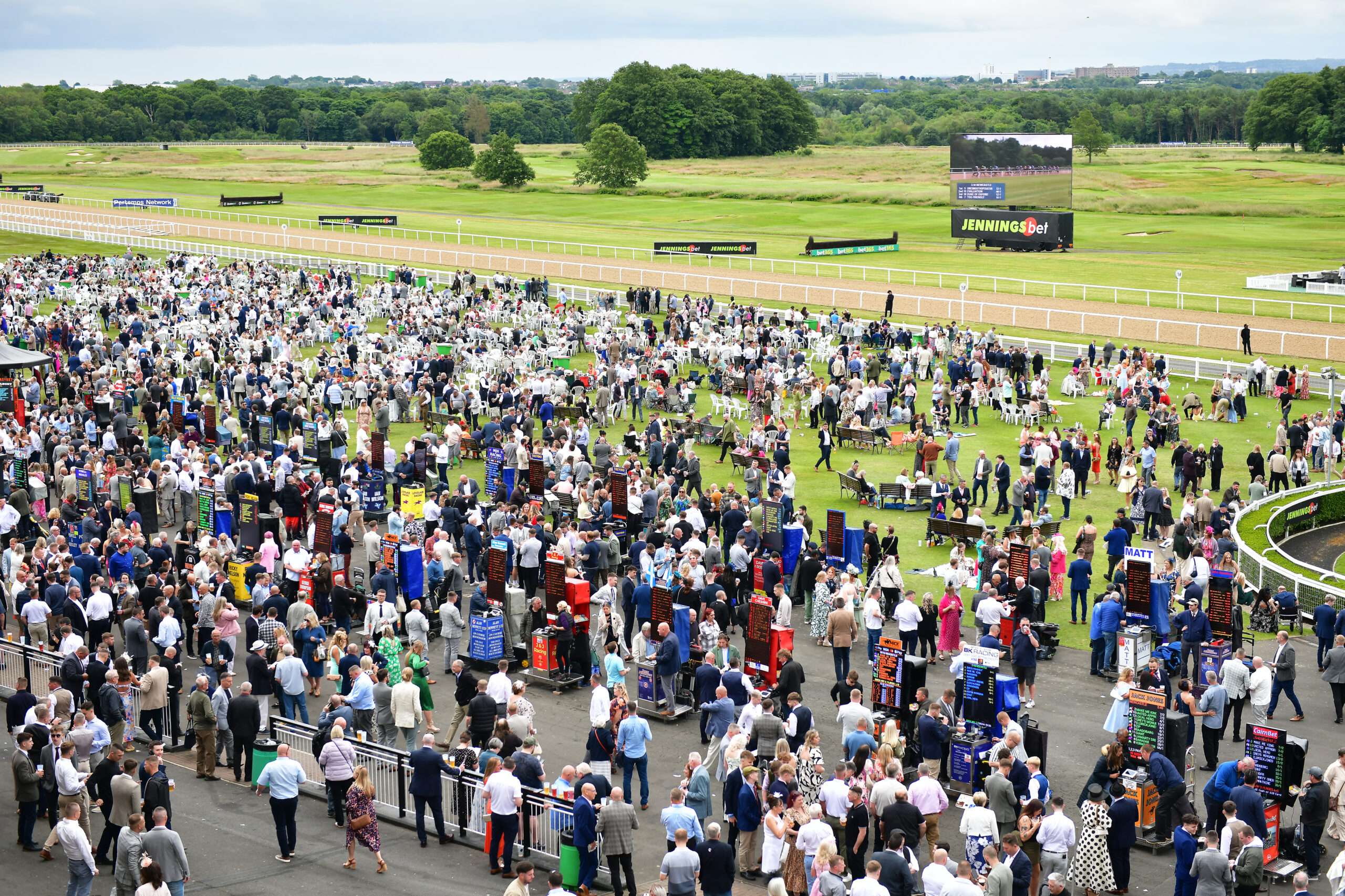 Jenningsbet Northumberland Plate Day Shines in Newcastle upon Tyne